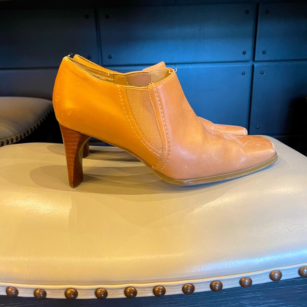 Womens size 8 leather booties